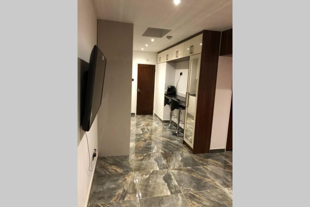 Bright, Stylish Studio Flat With Sky Sports Earley Exterior foto