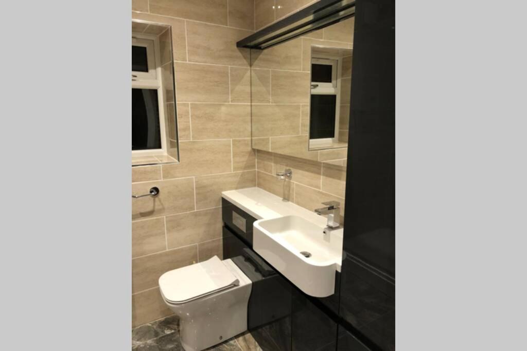 Bright, Stylish Studio Flat With Sky Sports Earley Exterior foto